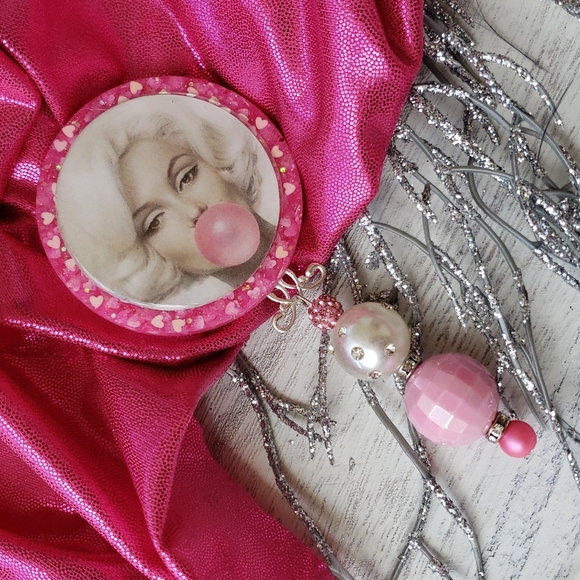 Marilyn Monroe Phone Grippy - Picture 3 of 5